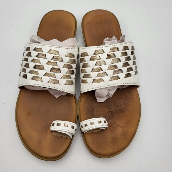 Born White and Metallic Woven Slide Sandals with Toe Ring Size 8 - Picture 2 of 10